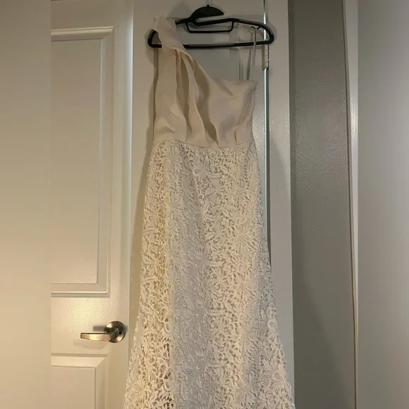 Oscar de La Renta Bridal Dresses | Oscar de La Renta Lace Wedding Dress | Color: White | Size: 8 | Seaotterxing's Closet Oscar de La Renta Bridal Dresses | Oscar de La Renta Lace Wedding Dress | Color: White | Size: 8 | Seaotterxing's Closet